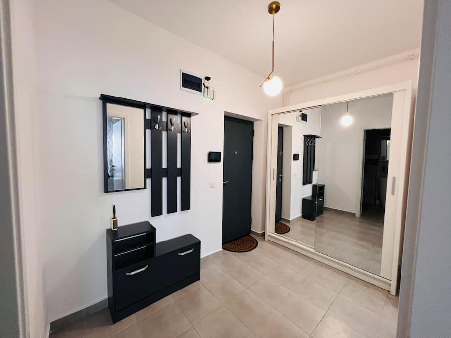 Stylish Urban Studio, Sky Garden Bucarest